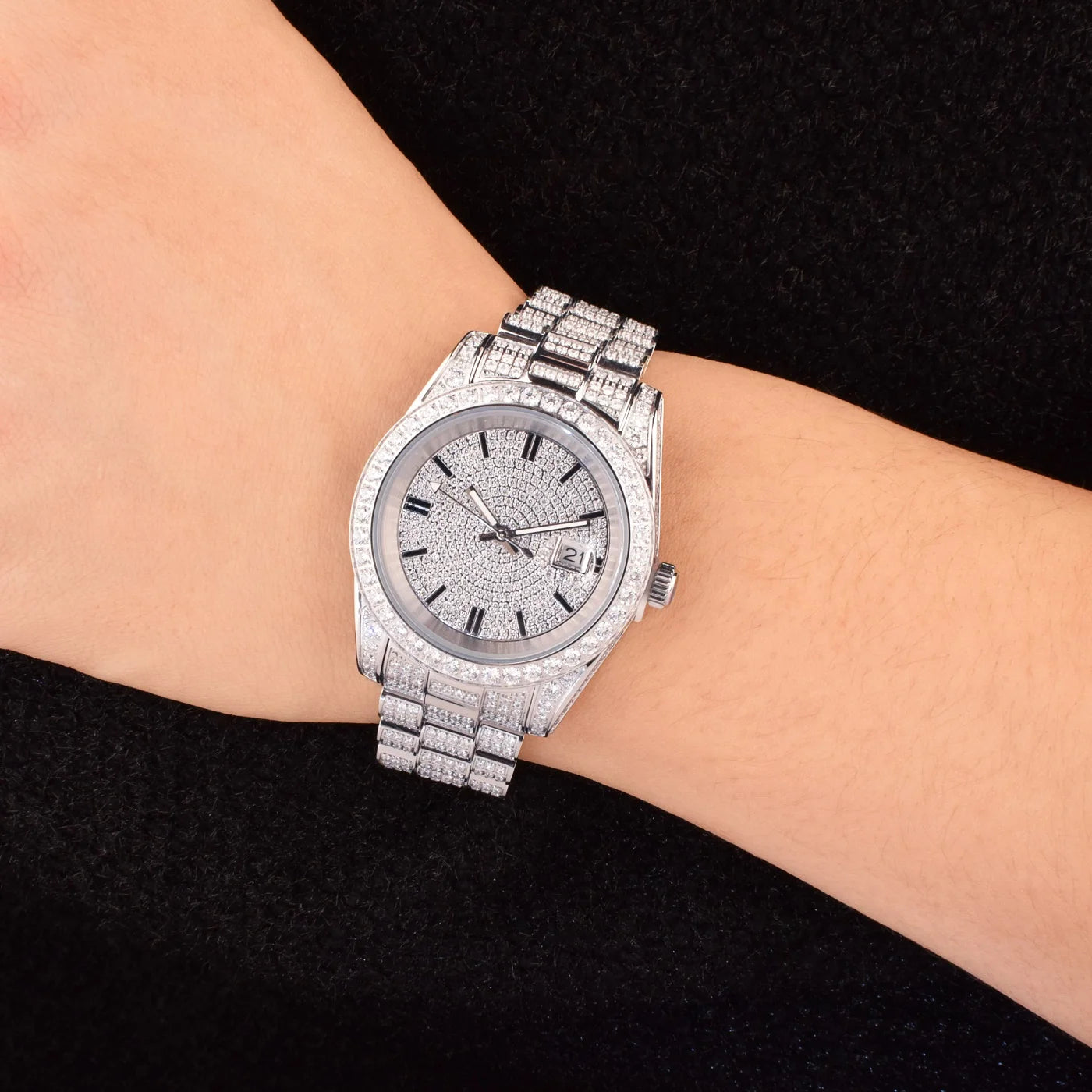 CUC WH213 Quartz Wristwatch – Stainless Steel, 5 Bar, Hardlex - Winter Seller Hub